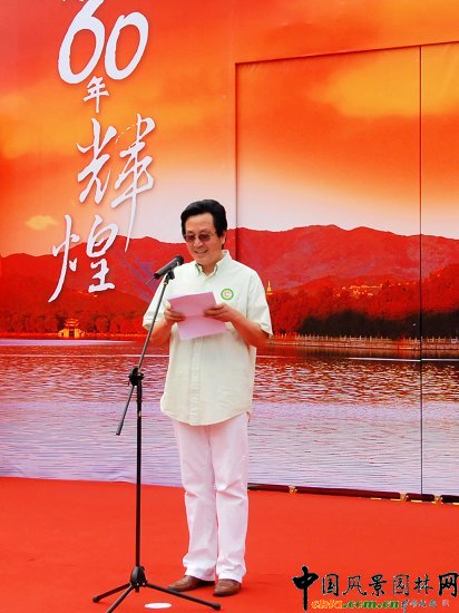 北京市公園綠地協會秘書長景長順介紹活動內容