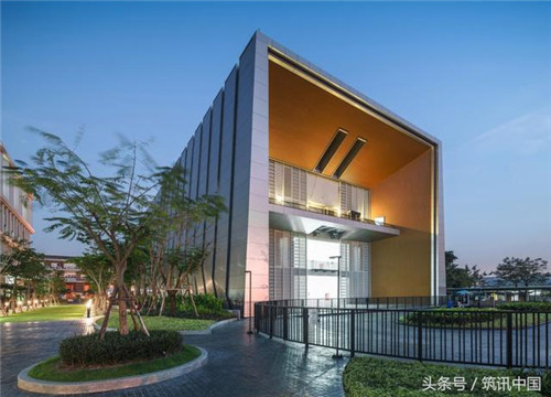 大氣磅礴的國際學校禮堂設計引人關注