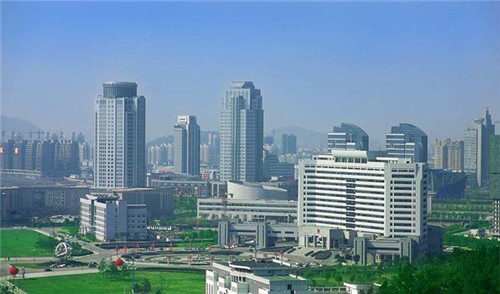 浙江省中部的一座沿海旅游城市臺(tái)州