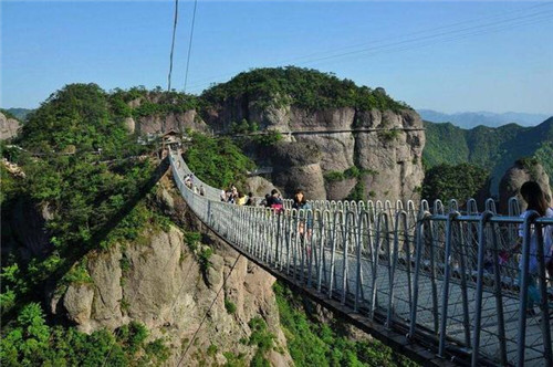 浙江省中部的一座沿海旅游城市臺(tái)州