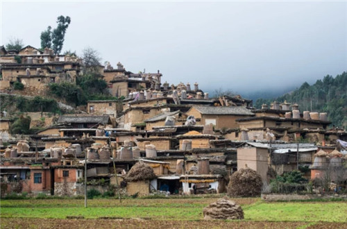 中國最有趣的村莊，鄰里之間串門都是走房頂