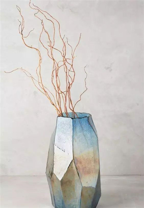 這樣插花，即使花謝了屋子依然會(huì)很美