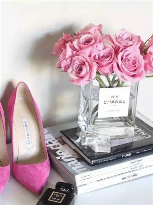 這樣插花，即使花謝了屋子依然會(huì)很美