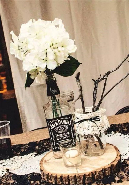 這樣插花，即使花謝了屋子依然會(huì)很美