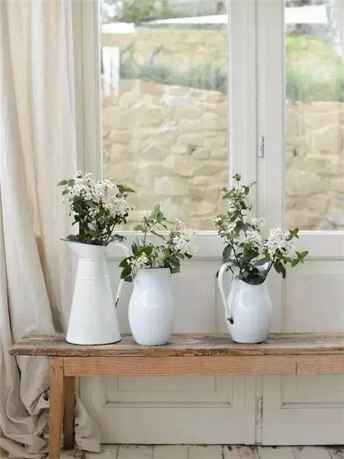 這樣插花，即使花謝了屋子依然會(huì)很美