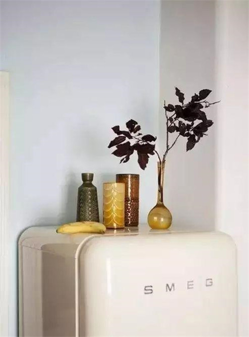 這樣插花，即使花謝了屋子依然會(huì)很美