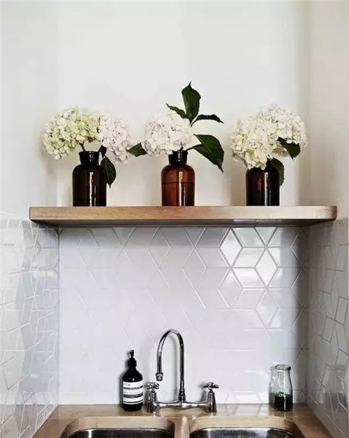 這樣插花，即使花謝了屋子依然會(huì)很美