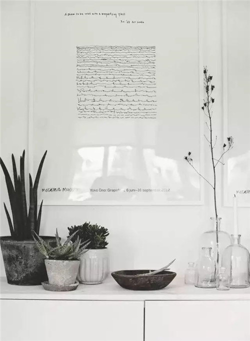 這樣插花，即使花謝了屋子依然會(huì)很美