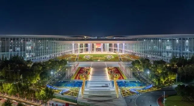 第六屆進博會場館景觀裝飾全面“定妝”